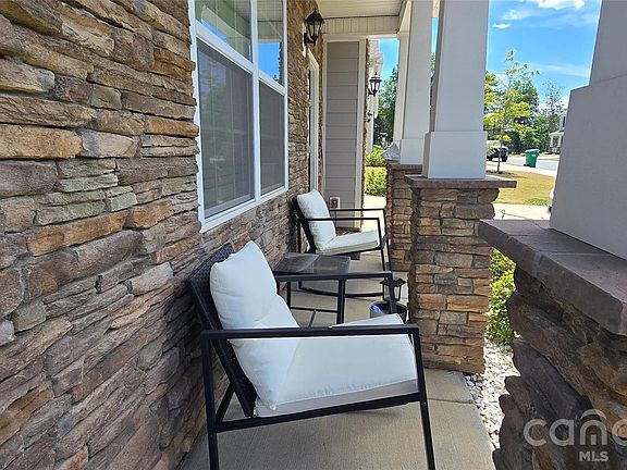 4th image of 114 Wildflower Dr