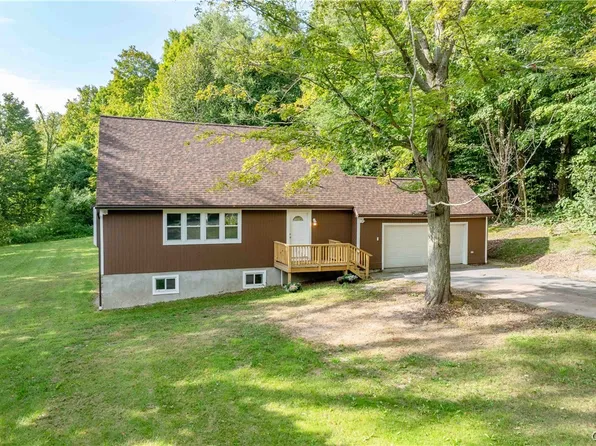 141 Engles Rd, Oswego, NY 13126