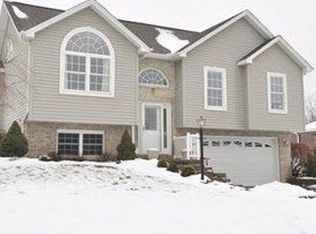 9 Wheatfield Dr, Cranberry Township, PA 16066