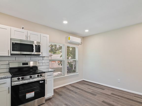 3rd image of 4313 Harrisburg Blvd #9
