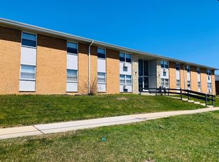 3930 45th St APT 6, Kenosha, WI 53144