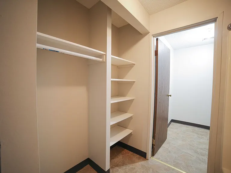 3033 W Capital Ave — Photo 15