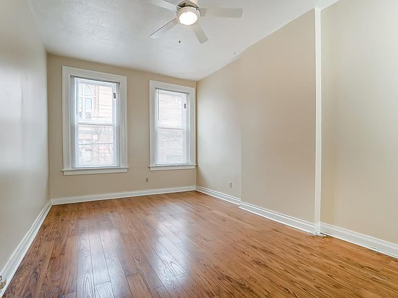 3rd image of 1919 Elm St APT 3