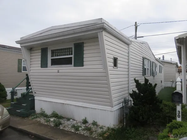 32 Freddie Ave, Avenel, NJ 07001