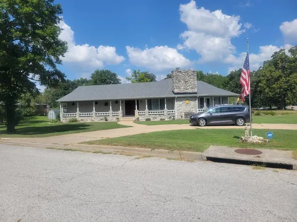 903 N Park Avenue, Bolivar, MO 65613