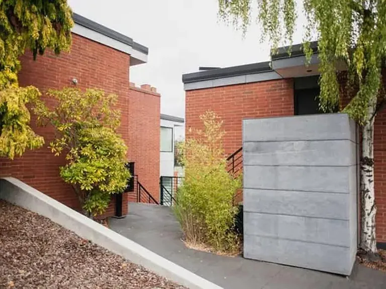 2404 Thorndyke Pl W #5 — Photo 4