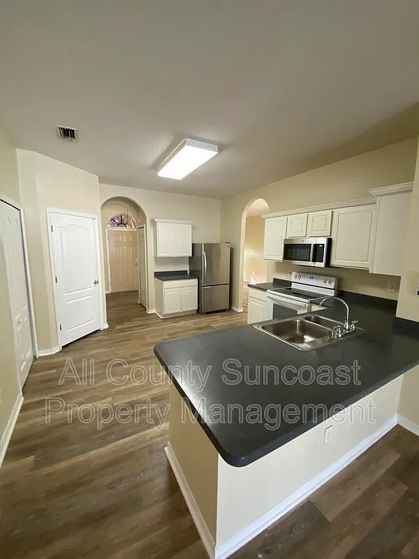 3 bed, 2.0 bath, $2,475 — Photo 3