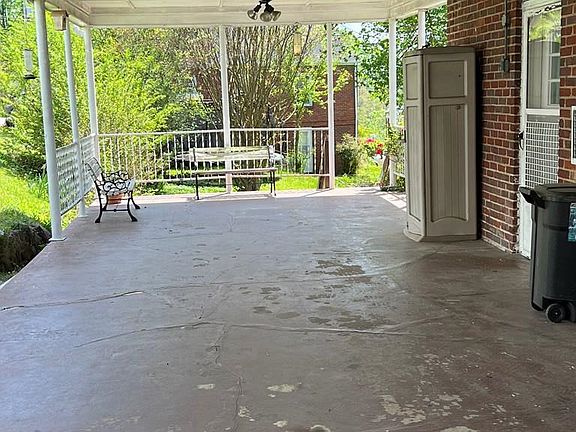 2nd image of 224 Riverview Ct