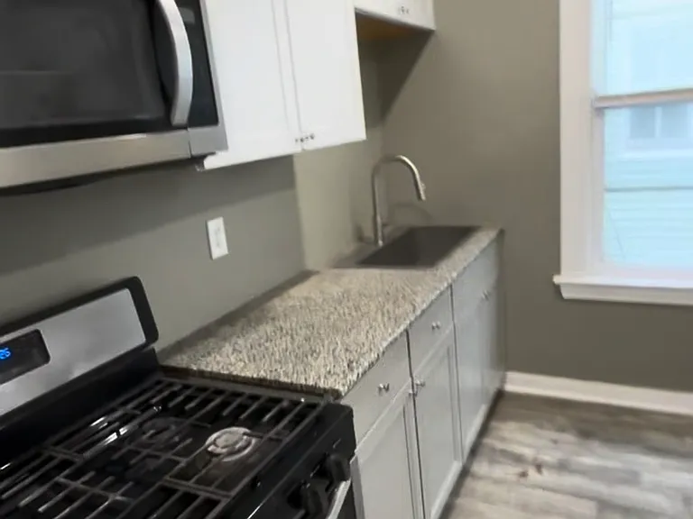424-426 Hudson Ave #1 — Photo 10