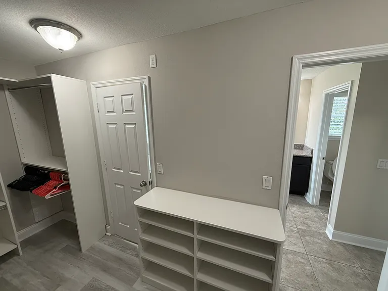 Master Closet (Upper)