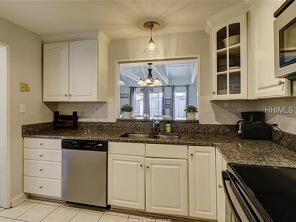 4th image of 45 Queens Folly Rd APT 628