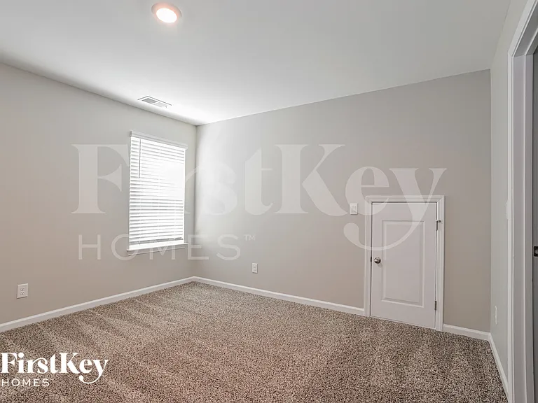 164 N Hill Ln — Photo 12