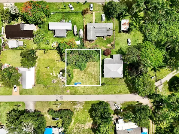 238 Old Train Ln, Copeland, FL 34114