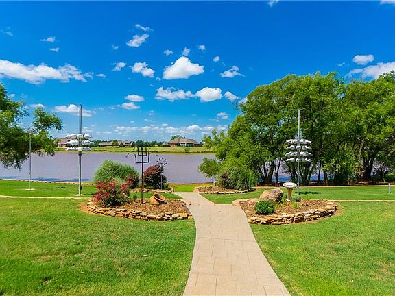 4th image of 2700 Long Lake Pl
