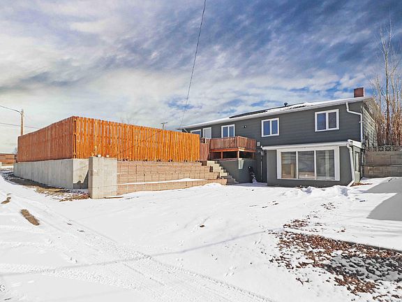 2nd image of 1017 15th Ave W