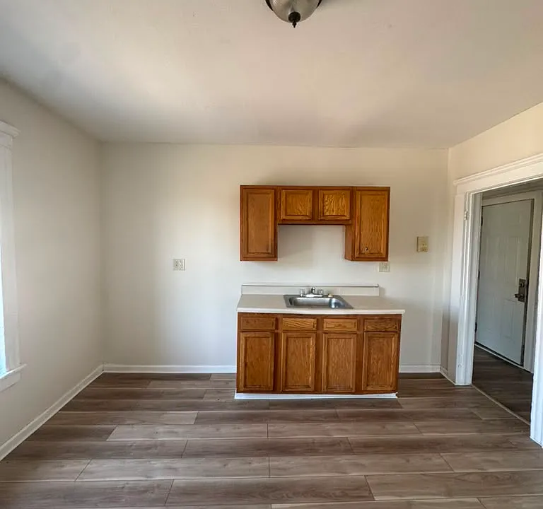 202 E Belden Ave #8