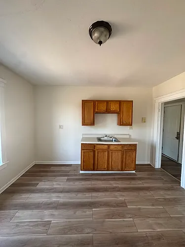202 E Belden Ave #8 Photo 1