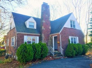 980 W Fingerboard Rd, Staten Island, NY 10304