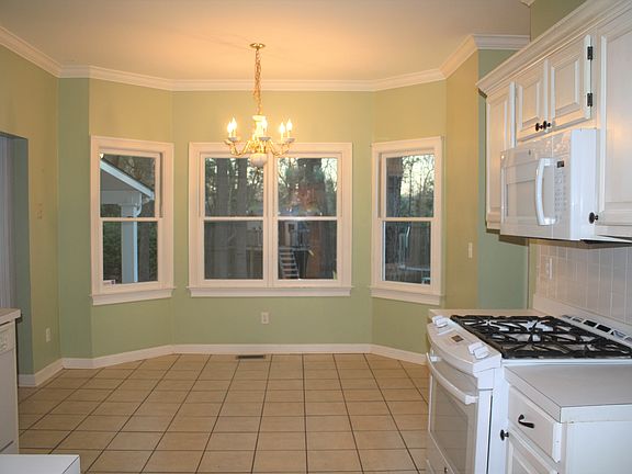 5th image of 508 Thornewood Ct
