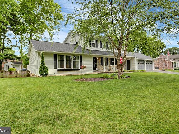3rd image of 17813 Red Oak Dr