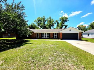 904 Orchard Ln, Waycross, GA 31501