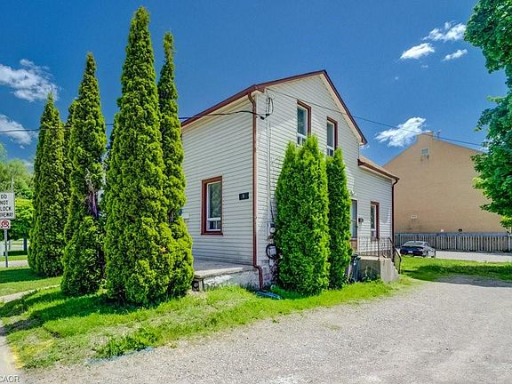 2nd image of 11 Simcoe St