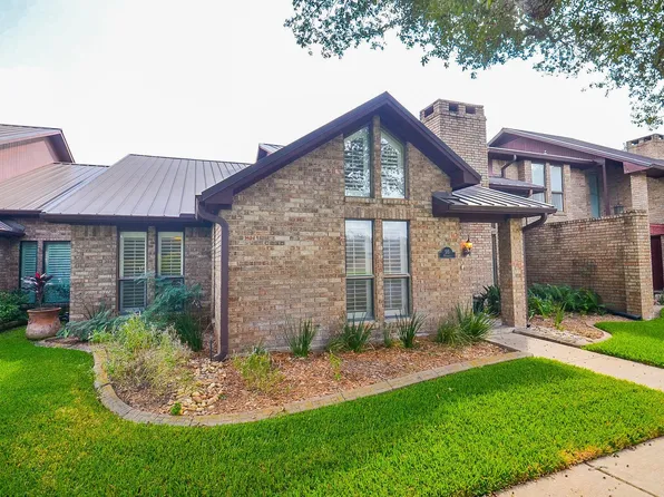 515 Regency Dr, El Campo, TX 77437