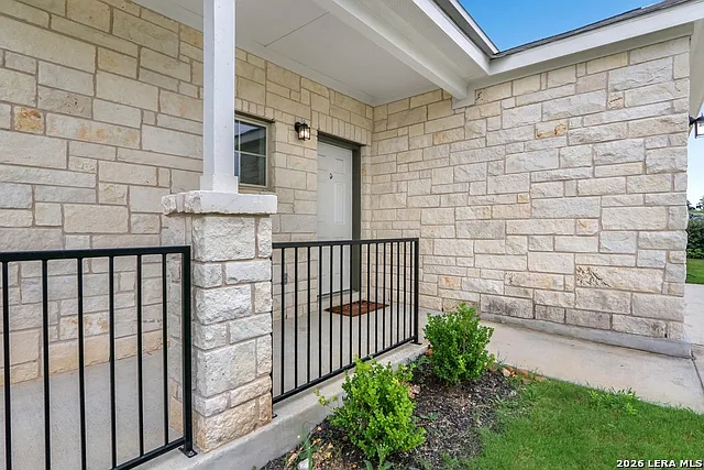 4 bed, 2.5 bath, 2191 sqft, $2,300 — Photo 2