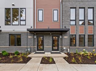 2136 Iron Ridge Ln, Naperville, IL 60563