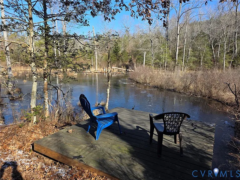 1585 Ullainee Rd — Photo 2
