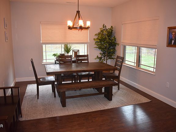 2nd image of 1831 Sierra Ln