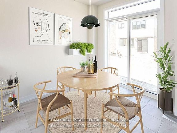 5th image of 16 Monteith Dr S