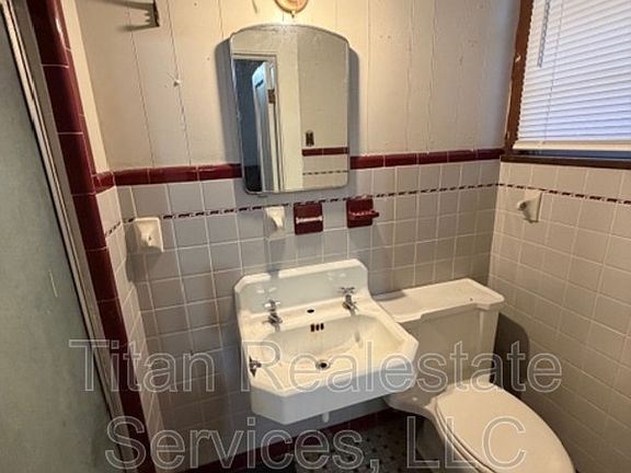 4th image of 218 W Saint Peter St #4