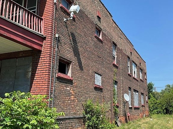 5th image of 945 E 150th St