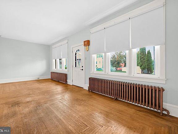 5th image of 63 Grant St