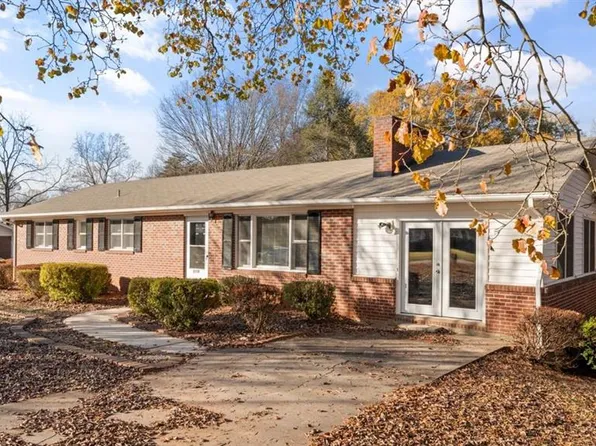2319 Frederick Dr, Winston Salem, NC 27103