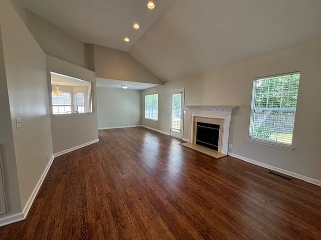 2032 Glastonbury Dr — Photo 3