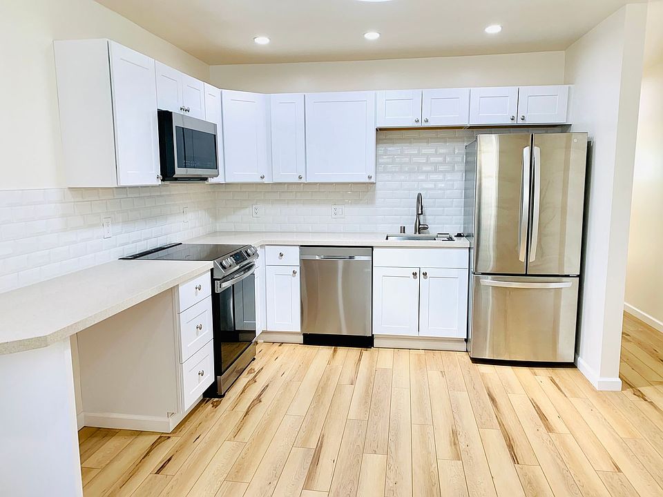 1st image of 1767 Grand Ave Suite 3