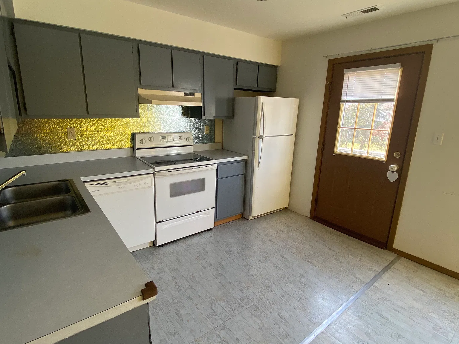 2 bed, 1.5 bath, $1,000 — Photo 2