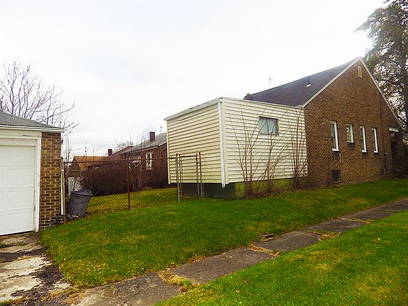 4th image of 58 Roslyn Dr