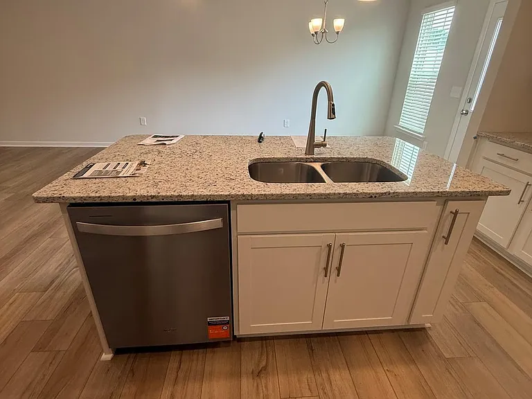 260 Ravenscraig Park Pl — Photo 5