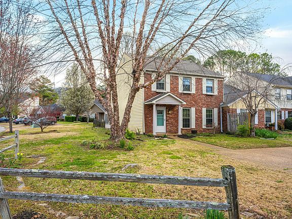 5th image of 1331 Village Green Dr