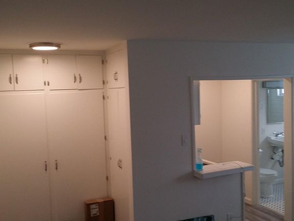 3rd image of 460 S Detroit St APT 2