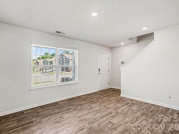 2nd image of 2727 Waybrook Dr