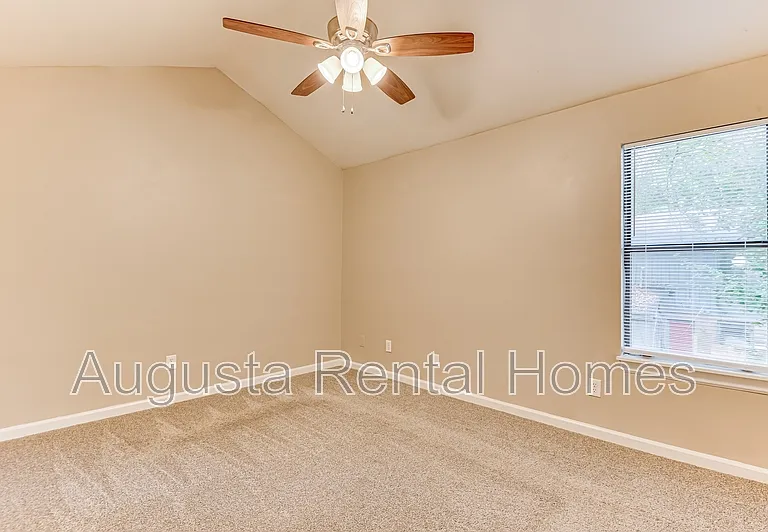 137 Chalet North Ct — Photo 23