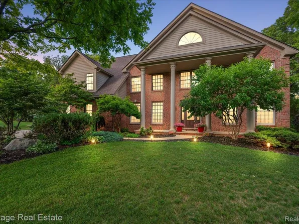 1562 Eagle Trl, Oxford, MI 48371