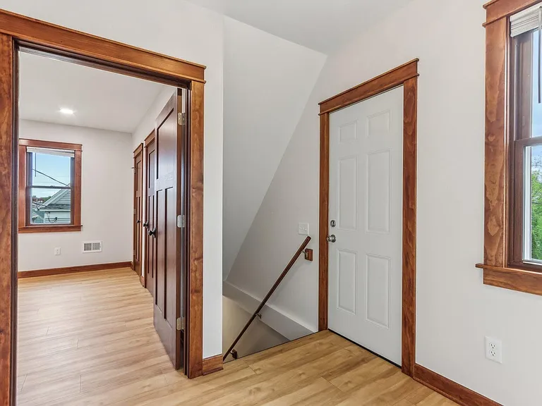Upper landing