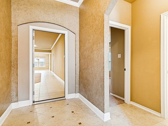 4th image of 308 Pecos Dr