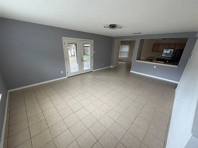 1704 Matagorda Dr — Photo 5