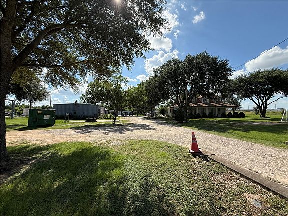 4th image of 5709 Stockdick School Rd